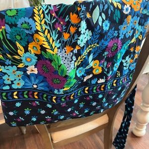 Name brand apron, waist to above knee NWT